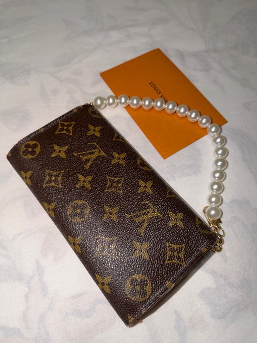 LOUIS VUITTON INTERNATIONAL WALLET - Picture 3 of 15
